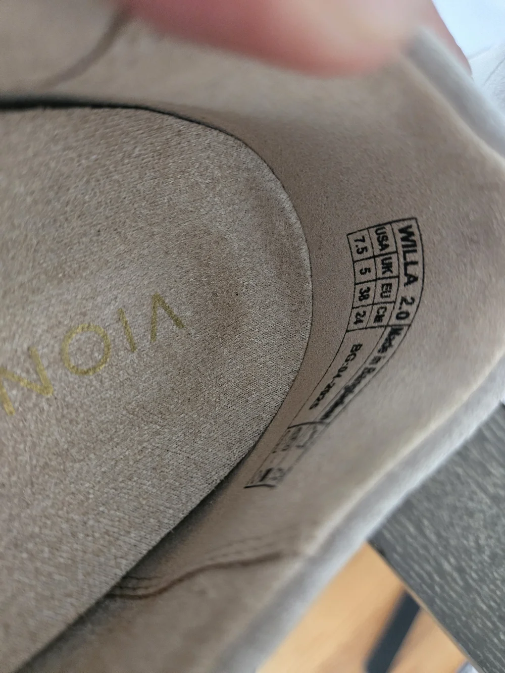 NWOB Vionic Milla Loafers Women's 7.5 Beige Suede Slip On Comfort Flats
